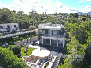 Designer Luxus Villa mit Infinity Pool direkt am Strand in Cala Murada