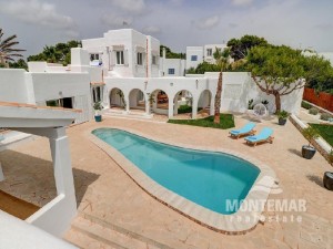 Attraktive Villa im Ibiza-Stil mit Meerblick in Cala d’Or